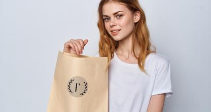 Логотип на крафтовых пакетах